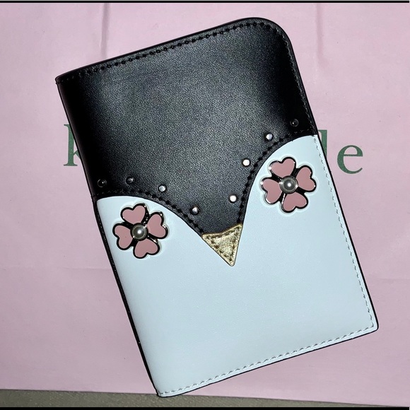 Kate Spade leather passport/ wallet - Picture 3 of 8